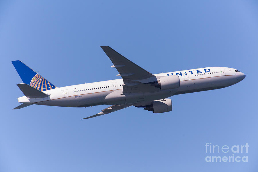 United Airlines Jet 5D29540 Photograph by Wingsdomain Art and Photography