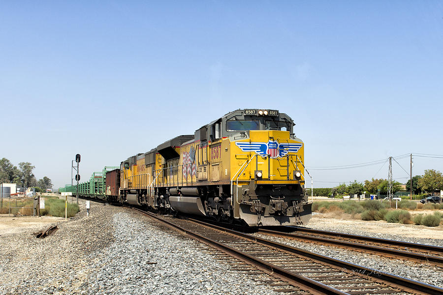 UP 8587 Southbound From Traver Photograph by Jim Thompson