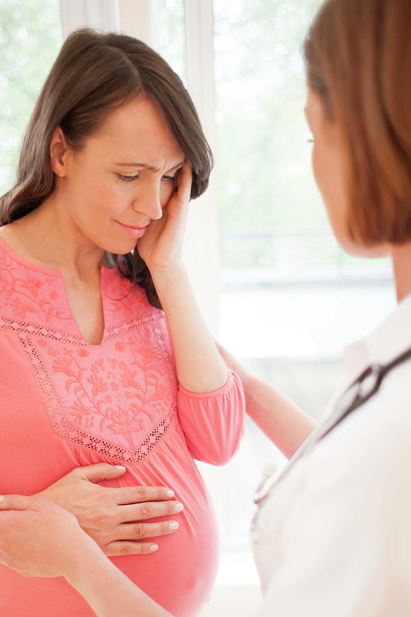 upset-pregnant-woman-photograph-by-ian-hooton-science-photo-library