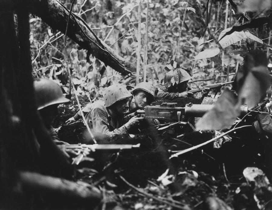 U.s. Marine Machine Gunners Firing Photograph by Everett - Fine Art America