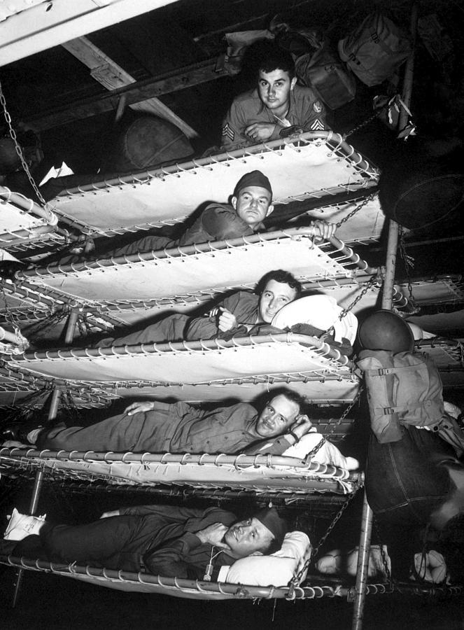 U.s. Soldiers In Five Tier Bunks Photograph by Everett