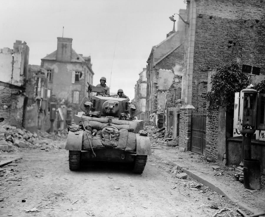 U.s. Tank Advancing Through The Ruins Photograph by Everett - Fine Art ...