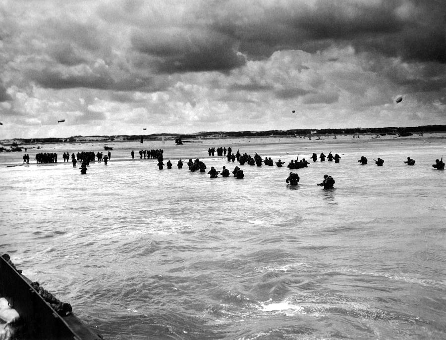 U.s. Troops Wading To Utah Beach Photograph by Everett