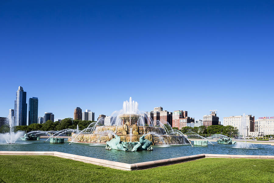 USA, Illinois, Chicago, Millennium Park with Buckingham Fountain Photograph by Westend61