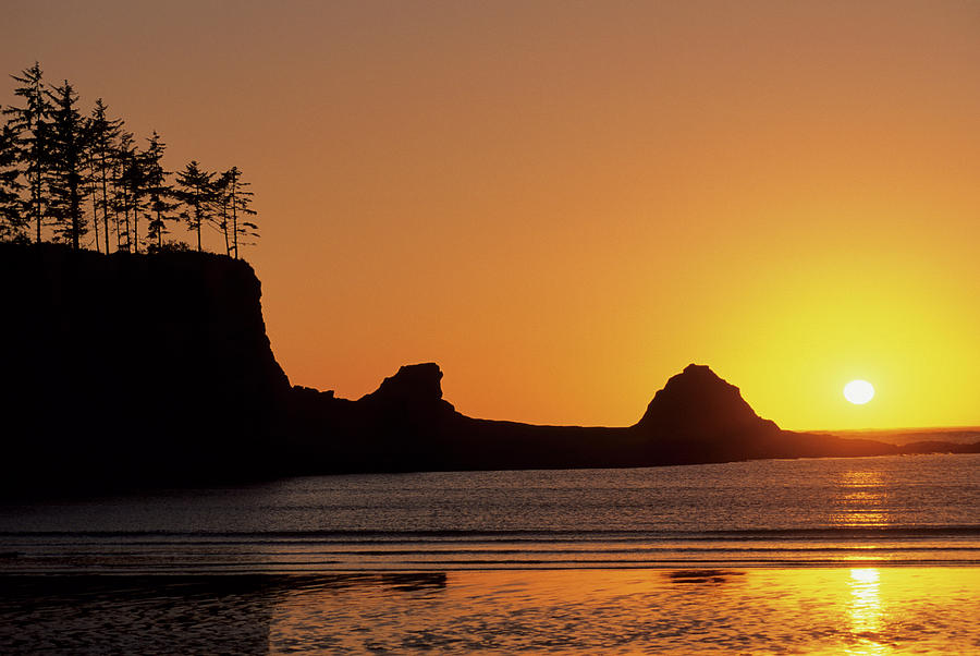 Nature Photograph - USA, Oregon, Astoria, Sunset, Sunset by Gerry Reynolds