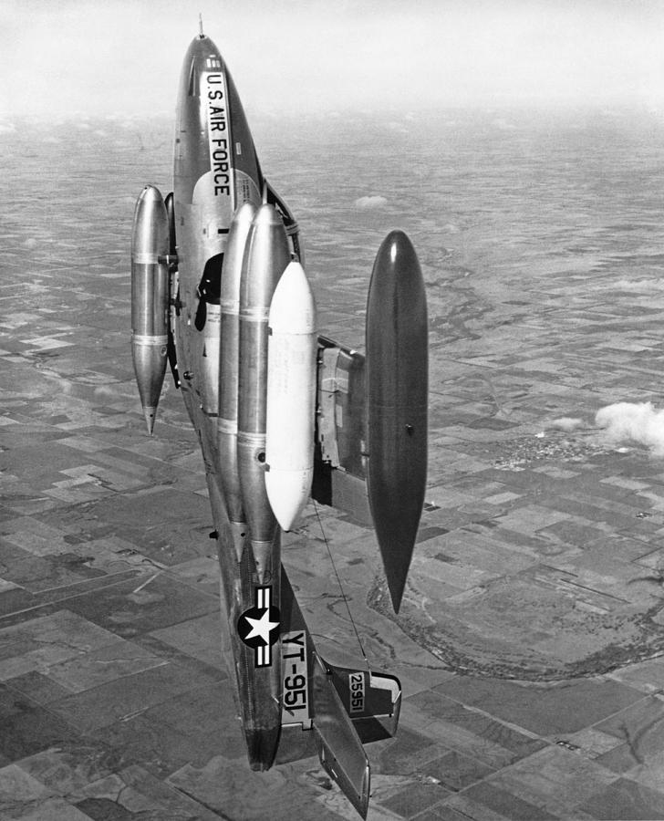 USAF Jet Going Straight Up Photograph by Underwood Archives