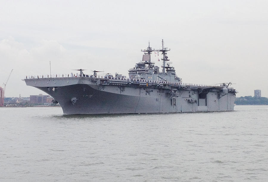 USS Yorktown On Course Photograph by Tom Wurl