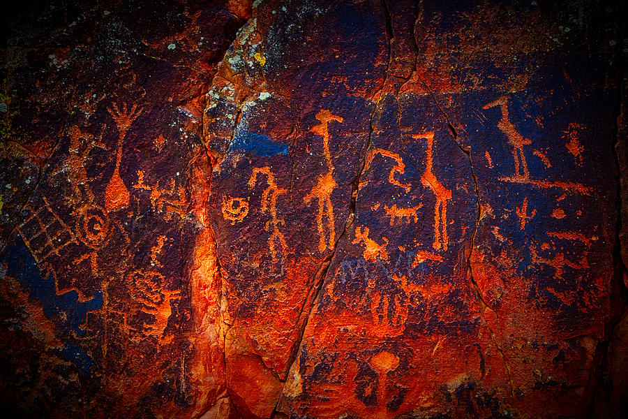 V-bar-V petroglyphs Photograph by Giovanni Allievi