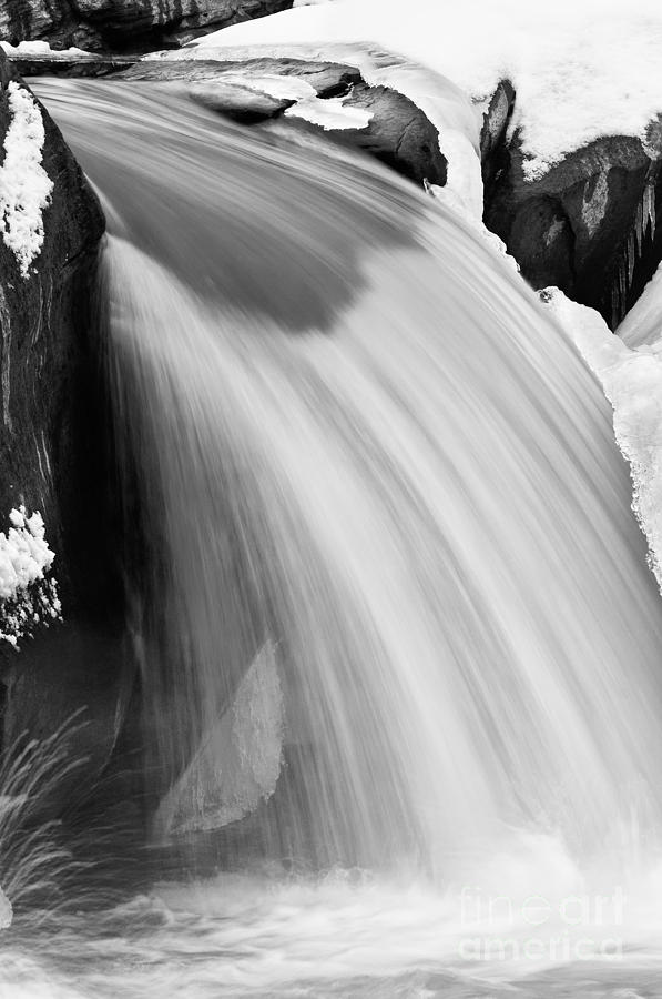 Valley Falls D30009153_bw Photograph by Kevin Funk