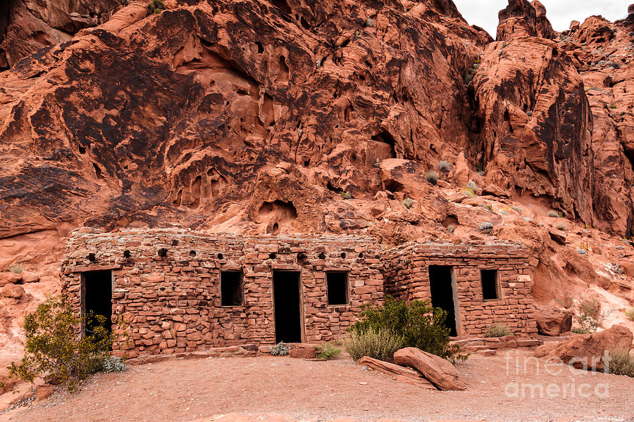 Valley of Fire Cabin Photograph by Robert Bales