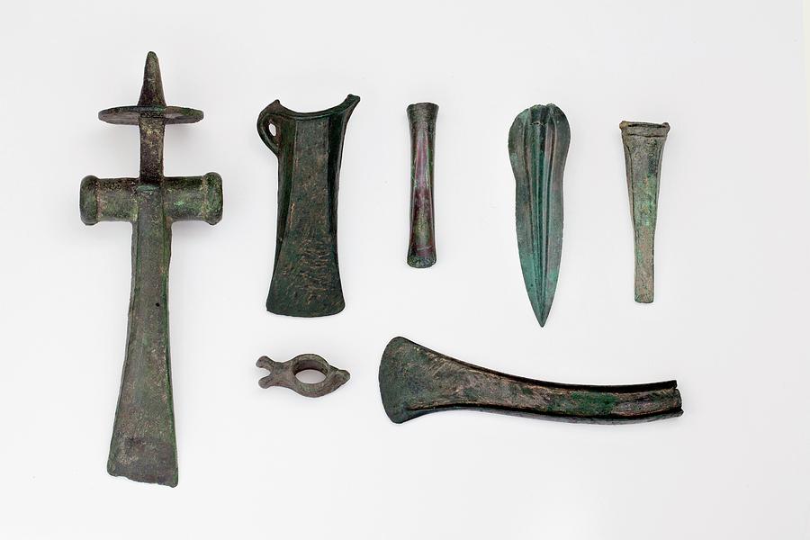 bronze-age-weapons