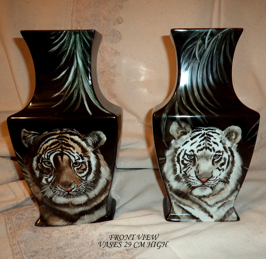 Vases with animals Glass Art by Patricia Rachidi