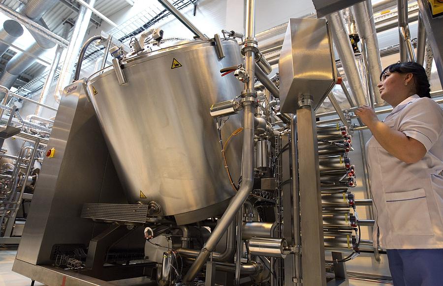 Vat of mayonnaise at a factory Photograph by Science Photo Library