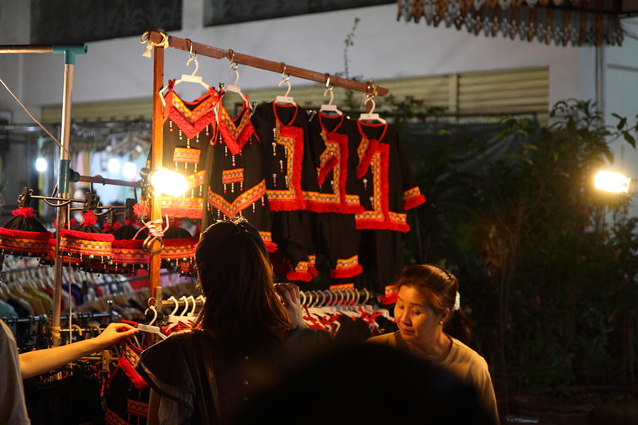 Chiang Photograph - Vendors - Night Street Market - Chiang Mai Thailand - 01135 by DC Photographer