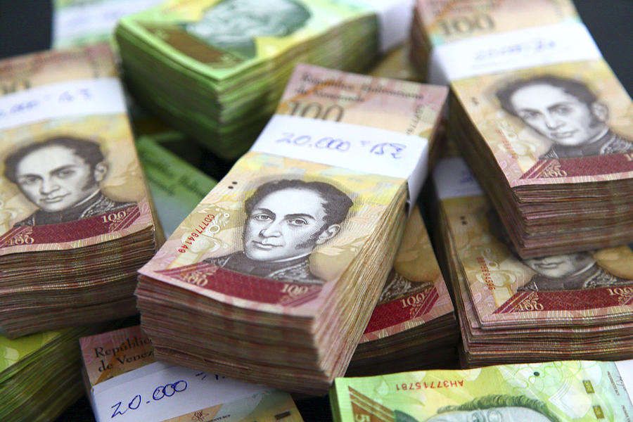 Venezuela. Money problems Photograph by Philippe TURPIN