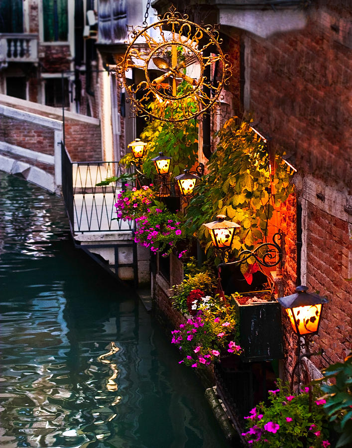 Venice Italy Tratoria Photograph by Gigi Ebert