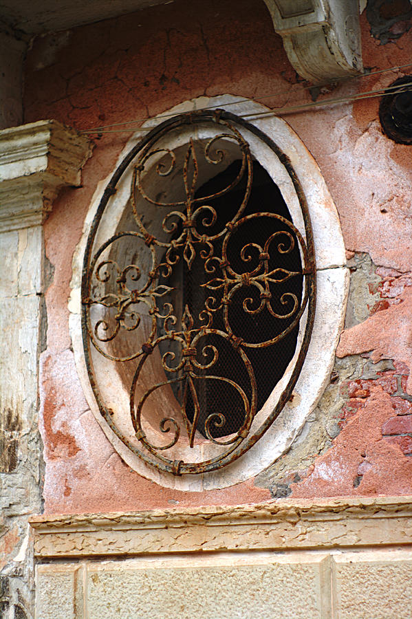 Architecture Photograph - Venice Window With Rusty Grill by Suzanne Powers