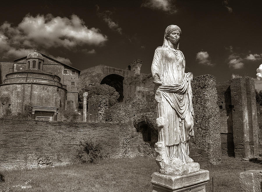Vestal Virgin Courtyard Statue Photograph by Michael Kirk