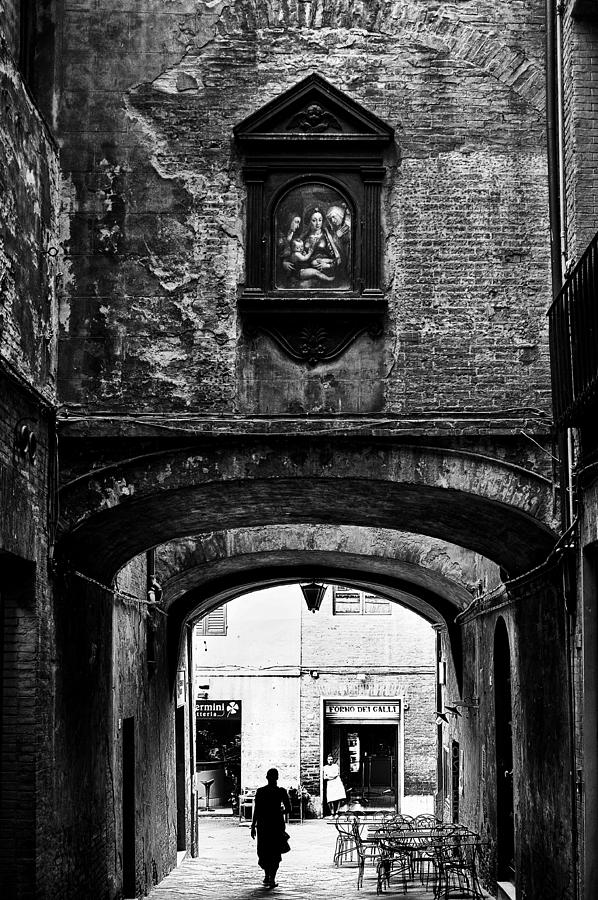 Italy, Siena - Via dei Pontani Photograph by Fabrizio Troiani