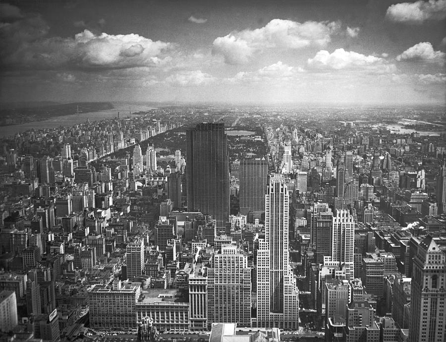 Empire State Building Photograph - View From The Empire State by Underwood Archives