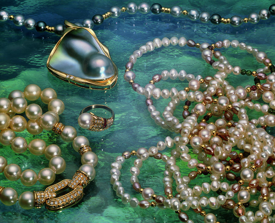 Necklace Photograph - View Of An Assortment Of Pearl Jewellery by Ton Kinsbergen/science Photo Library