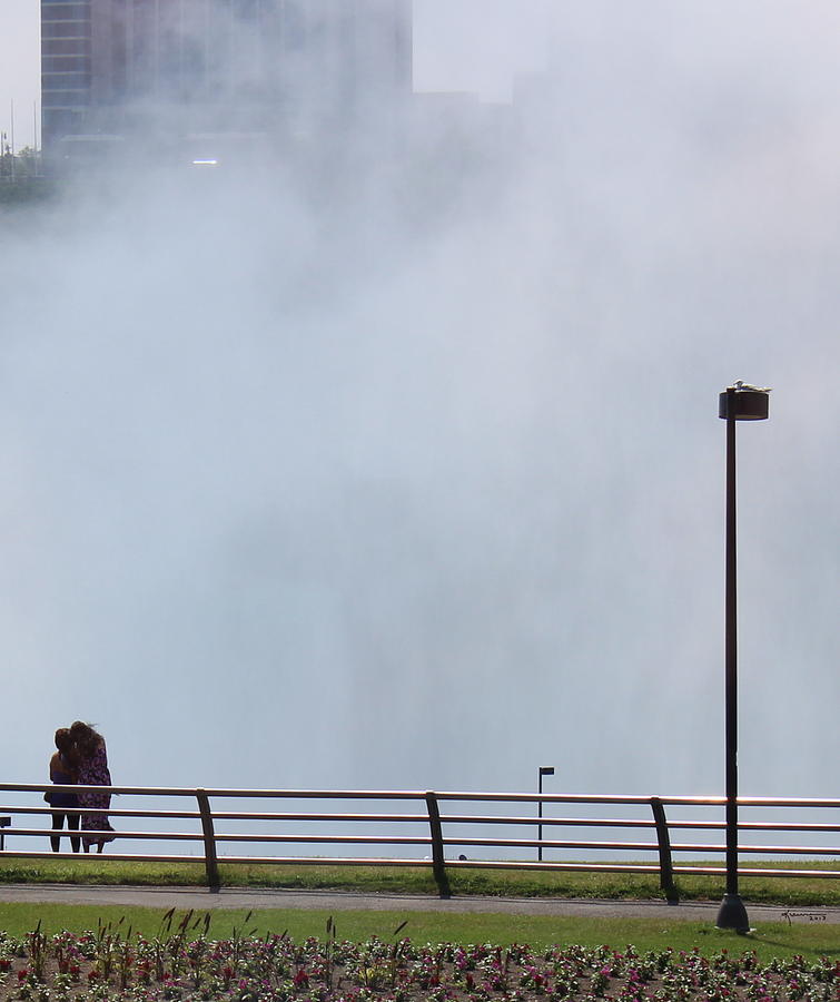 Viewers of the Niagara Falls Photograph by Kume Bryant