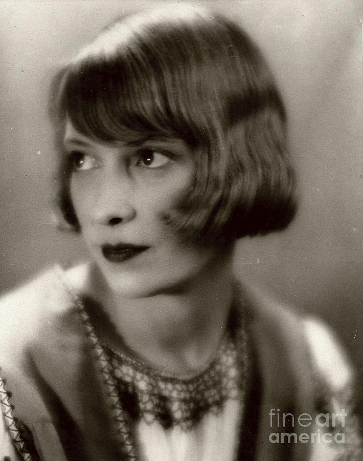 Vintage Actress - Head Shot  Photograph by Susan Carella