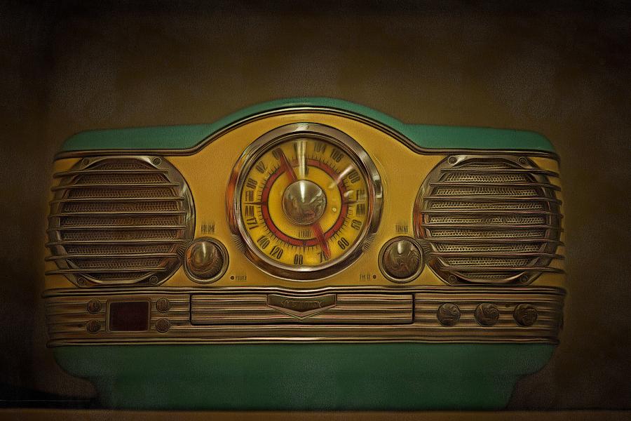 Vintage Painting - Vintage AM FM Memorex Radio  by L Wright