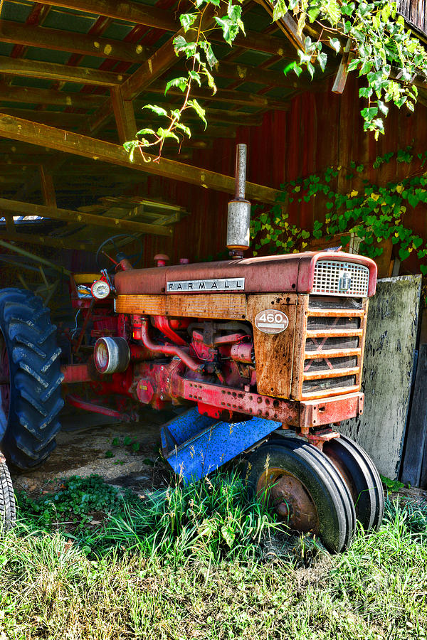 Vintage Farmall Tractor Photograph by Paul Ward