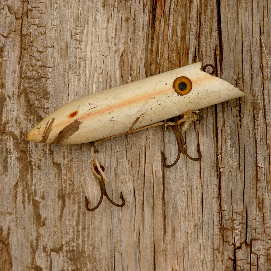 VINTAGE FISHING LURE LOT wood folk art lure