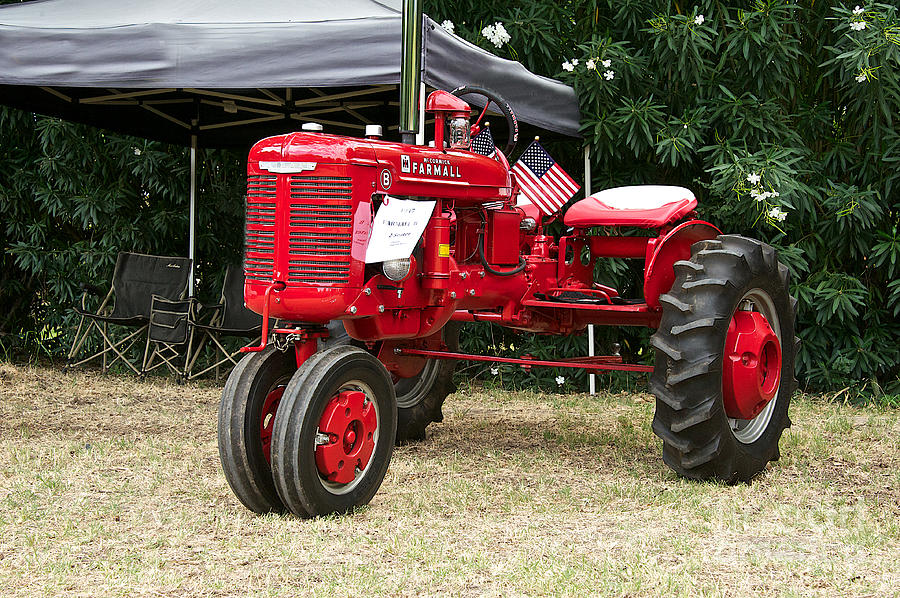 Vintage McCormick Farmall Tractor Photograph by Dave Koontz
