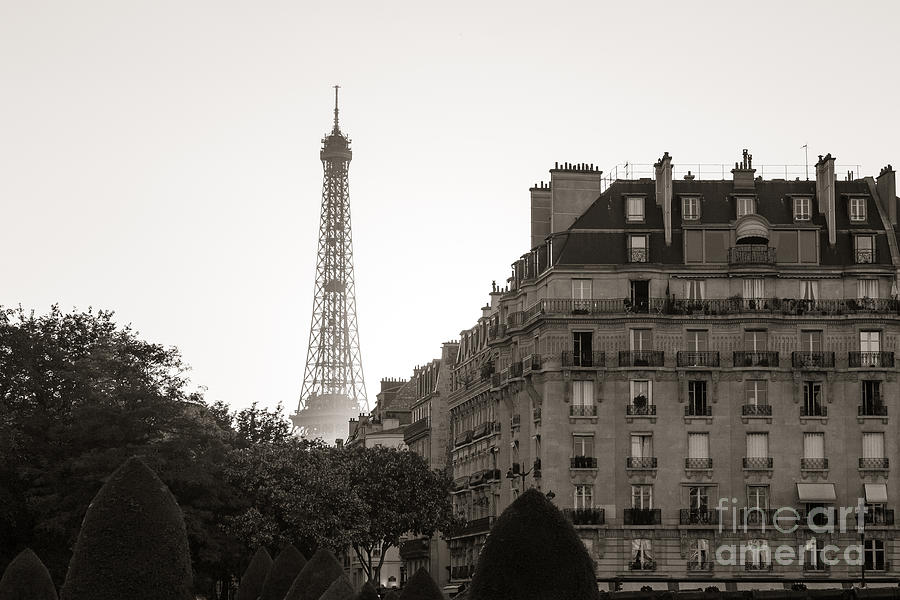Eiffel Tower Photograph - Vintage Paris by Rhonda Krause