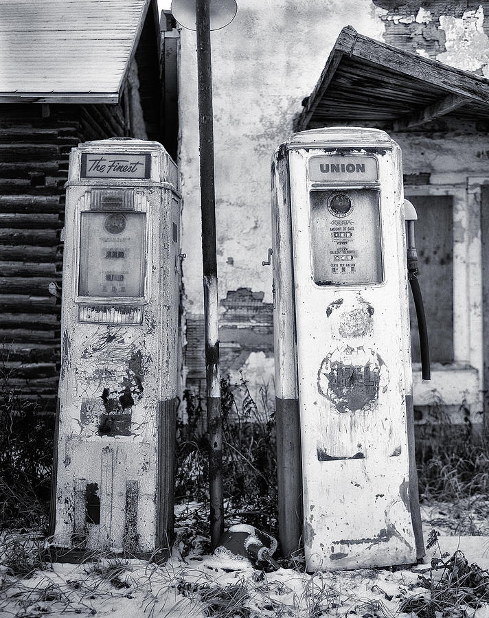 Fort Wayne Photograph - Vintage Shell Gas Pumps by Jack Zulli