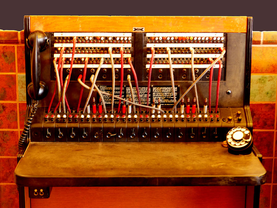 how do old fashioned switchboards work
