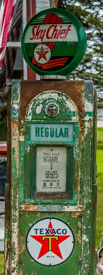 Vintage Texaco Gas Pump Photograph by Paul Freidlund