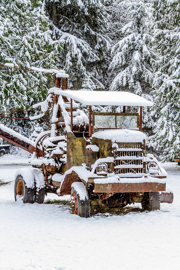 Vintage Tow Truck in the Snow Photograph by Rob Green