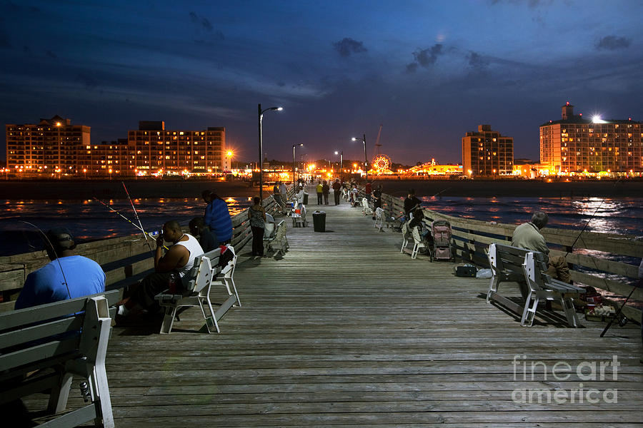  Virginia Beach Fishing Pier Photograph by Bill Cobb