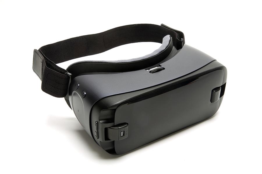 Device Photograph - Virtual Reality Headset by Victor De Schwanberg/science Photo Library
