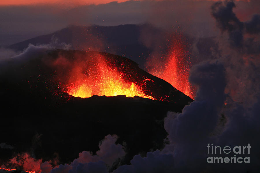 Volcanic Eruptions Photograph by Gunnar Orn Arnason