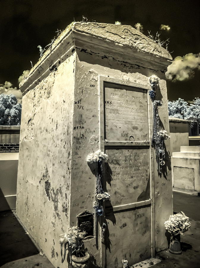 Cemetery Photograph - Voodoo Queen Tomb by Diane Backs-Mancuso