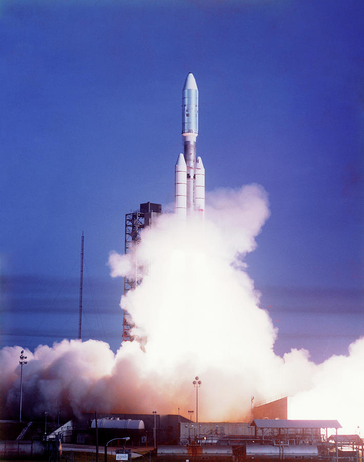 Voyager 1 Launch Photograph by Nasa/science Photo Library