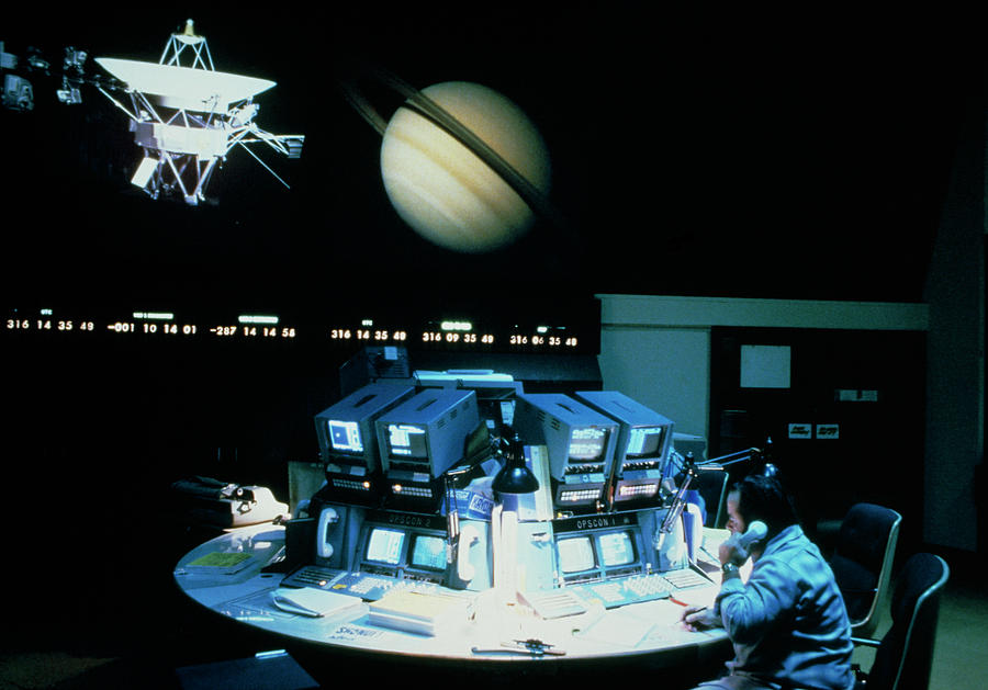 Voyager 1 Mission Control During Saturn Encounter Photograph by Peter Ryan/science Photo Library