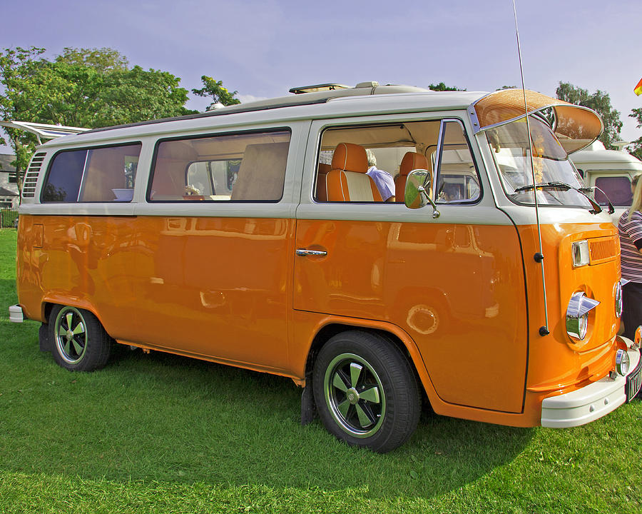 VW Happy Camping Photograph by Paul Scoullar