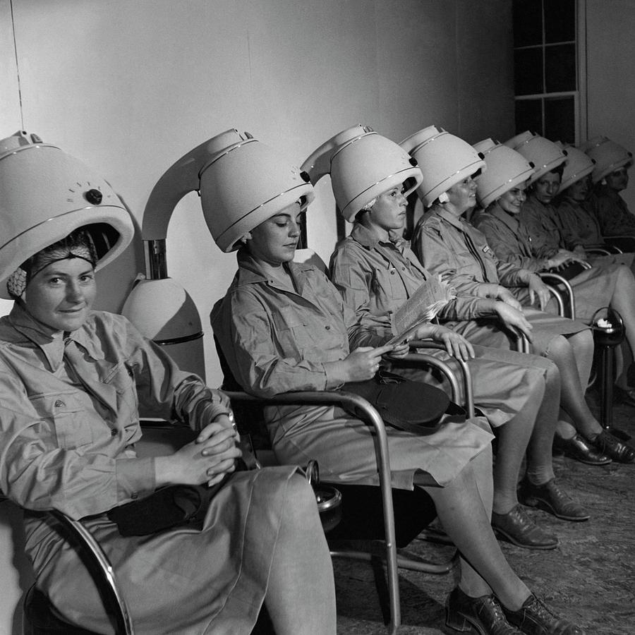 Waac Officers At A Beauty Parlor Photograph by Toni Frissell
