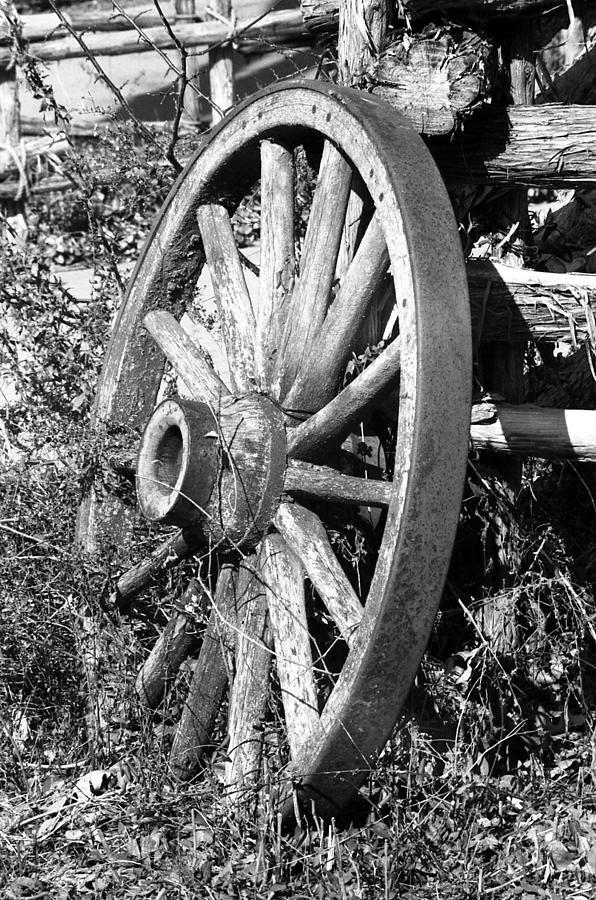 Wagon Wheel - No Where To Go - BW 02 Photograph by Pamela Critchlow