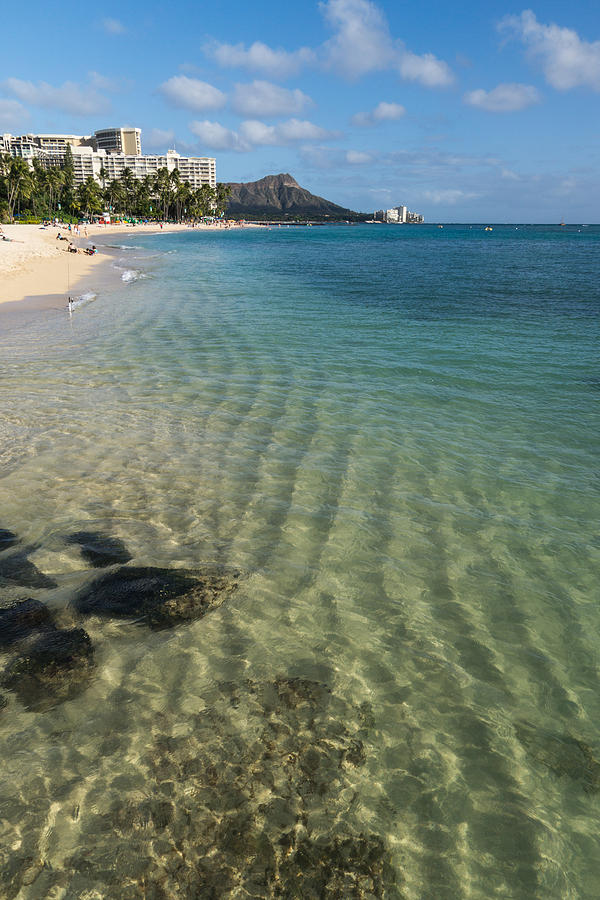 Honolulu Photograph - Waikiki Beach Water Play by Georgia Mizuleva