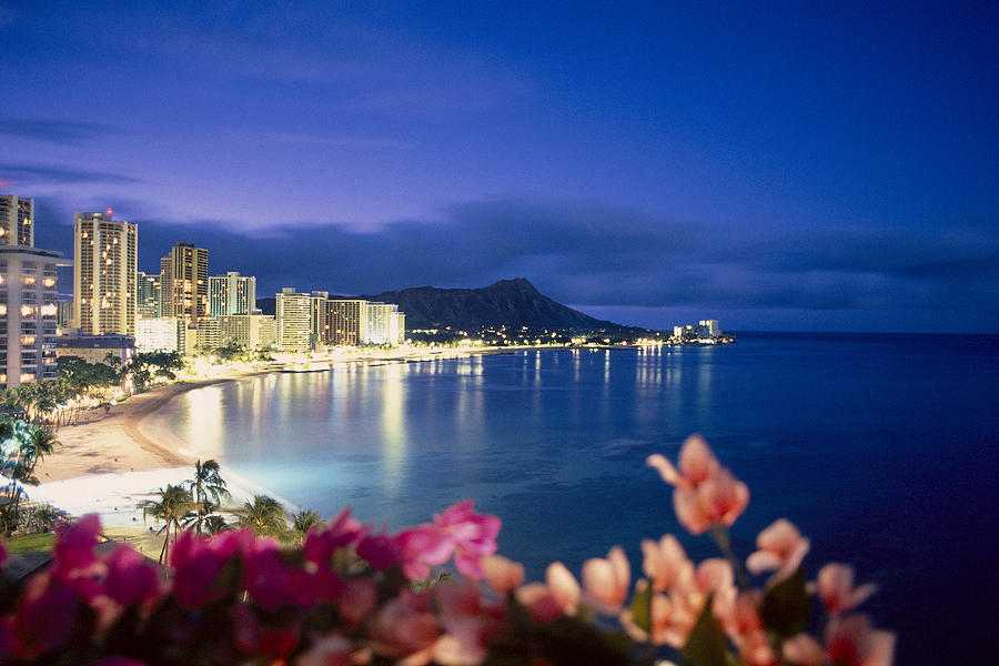 Waikiki Twilight Photograph by Tomas del Amo - Printscapes