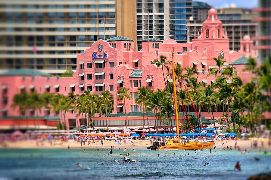 Waikikis Pink Palace Photograph by Jim Albritton