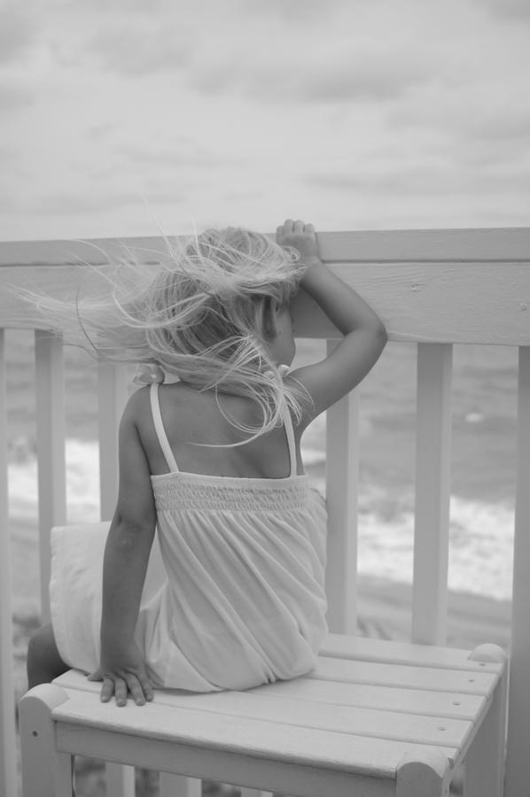 Black And White Photograph - Waiting for the Sun by Lisa Vaccaro