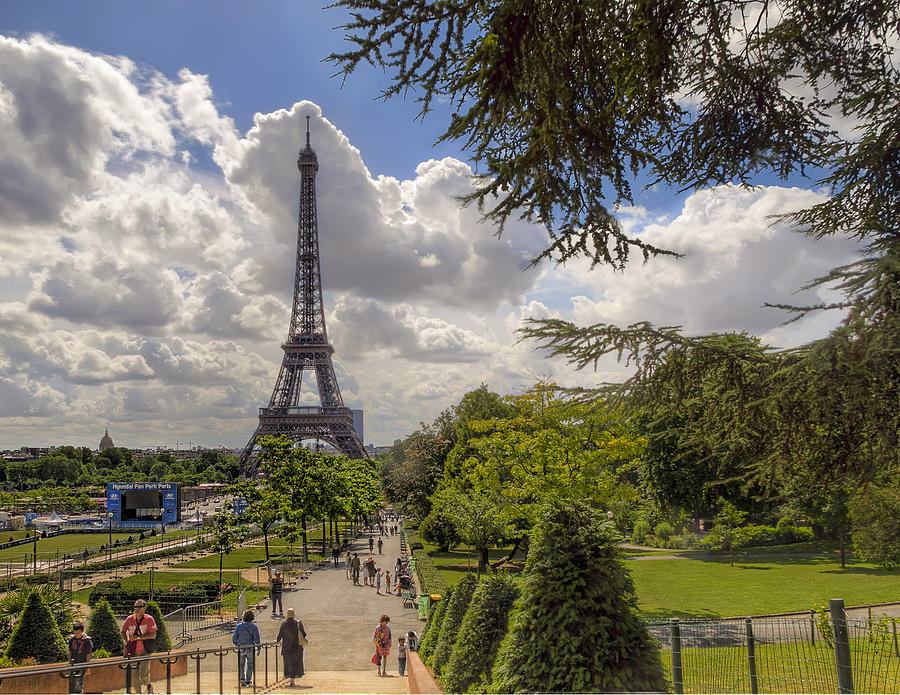 Eiffel Tower Photograph - Walkway to the Eiffel Tower by Tim Stanley